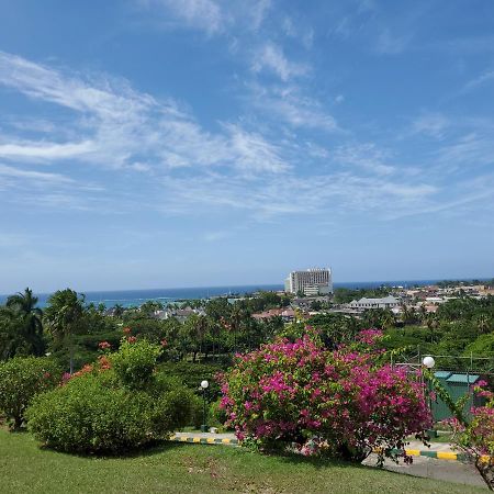 1 Bedroom Penthouse Suite 63 At Mystic Ridge Resort Ocho Rios Exterior photo