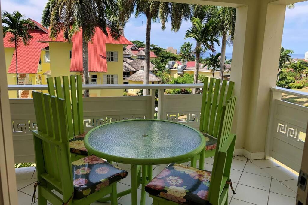 1 Bedroom Penthouse Suite 63 At Mystic Ridge Resort Ocho Rios Exterior photo